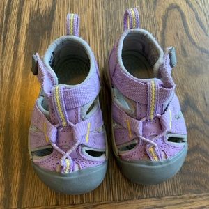 Keen purple size 4